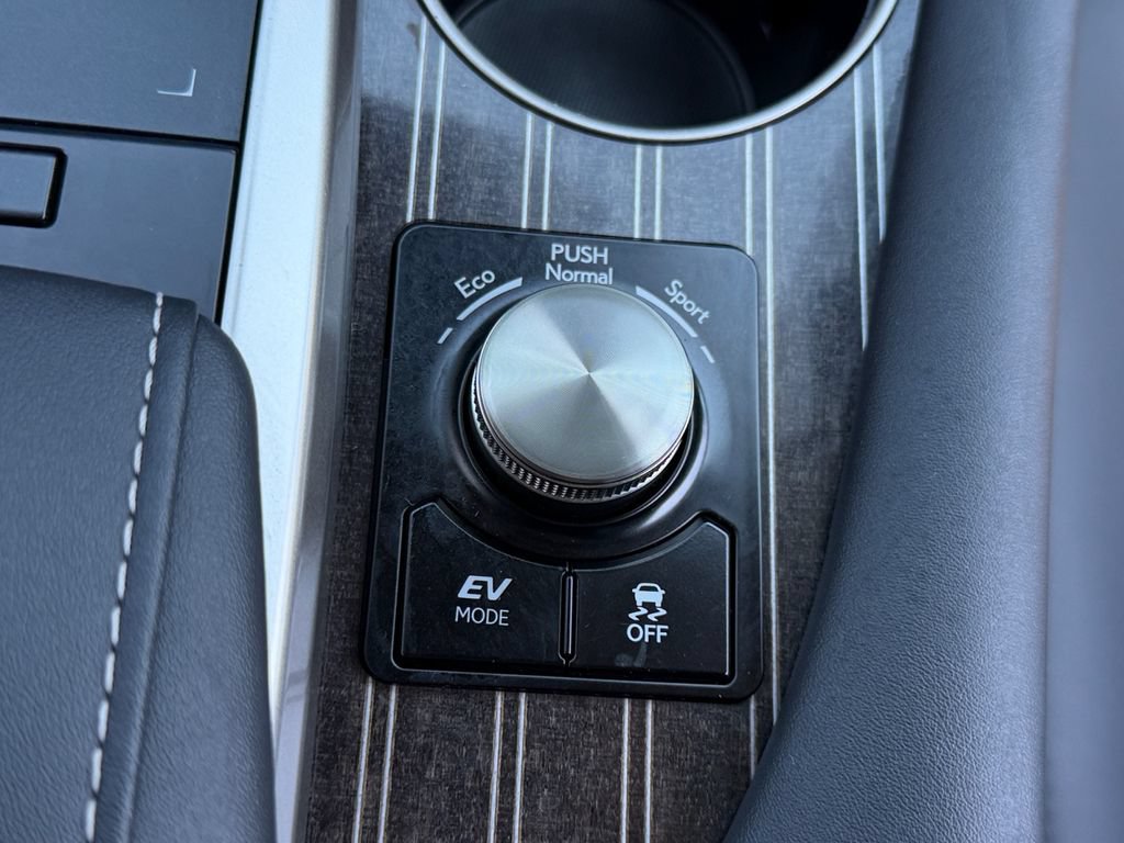 Used 2020 Lexus RX 450h AWD w/ Luxury Package image 30