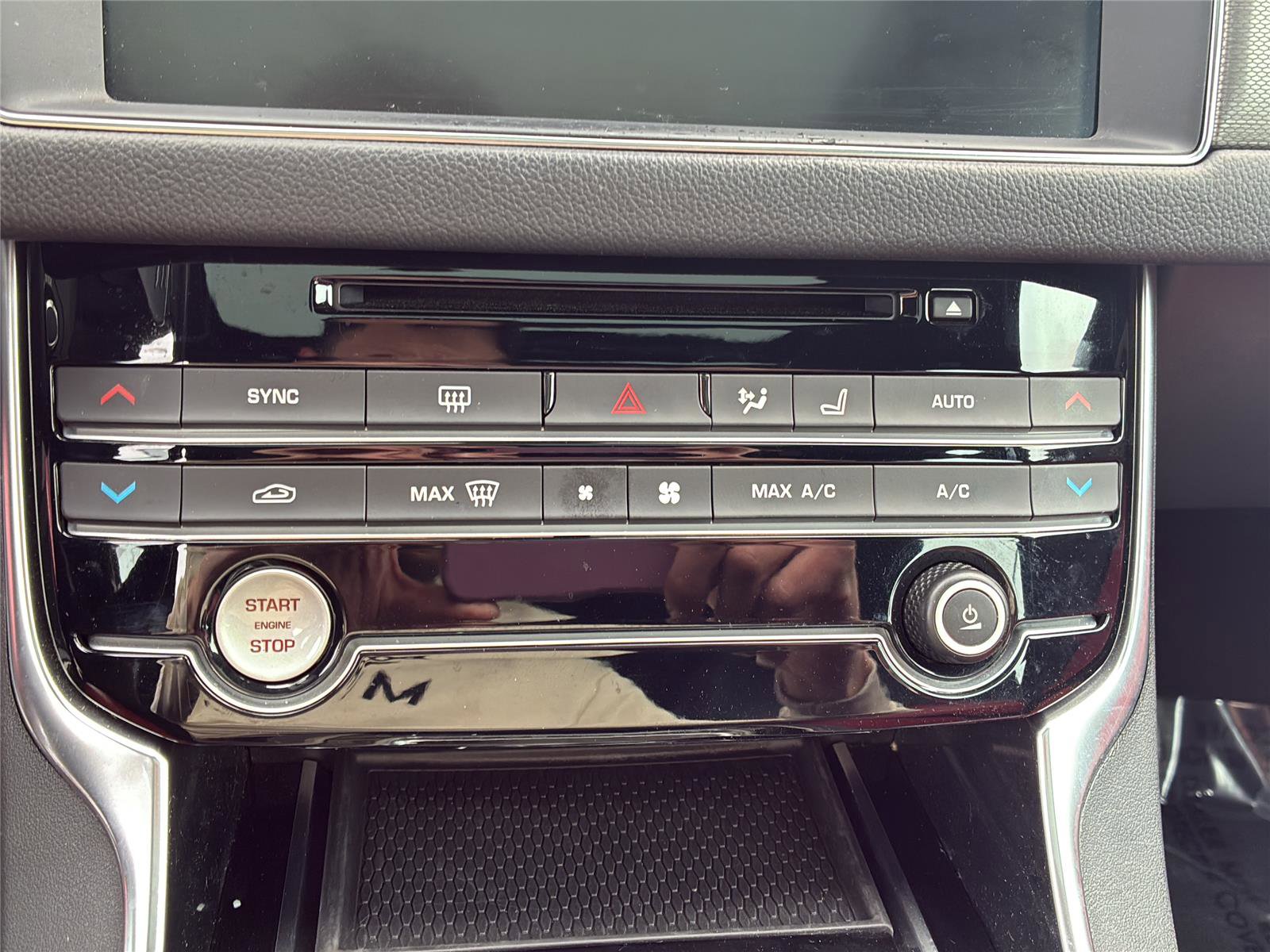 Used 2020 Jaguar XF Checkered Flag image 21