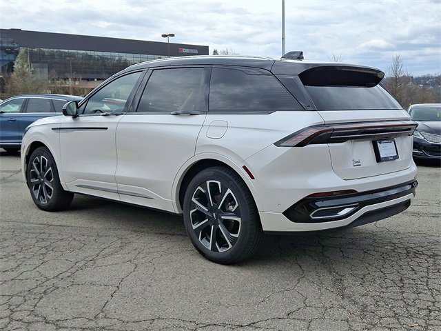 Used 2024 Lincoln Nautilus Reserve w/ Equipment Group 203A image 4
