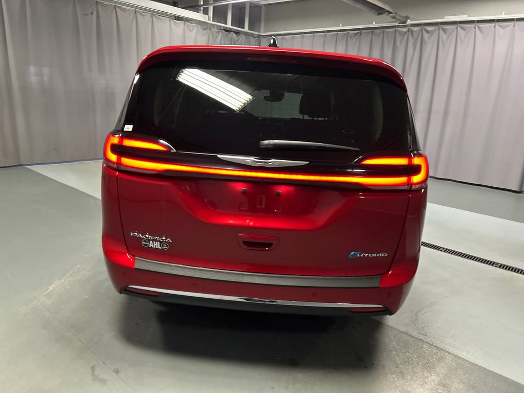 Used 2024 Chrysler Pacifica Select image 6