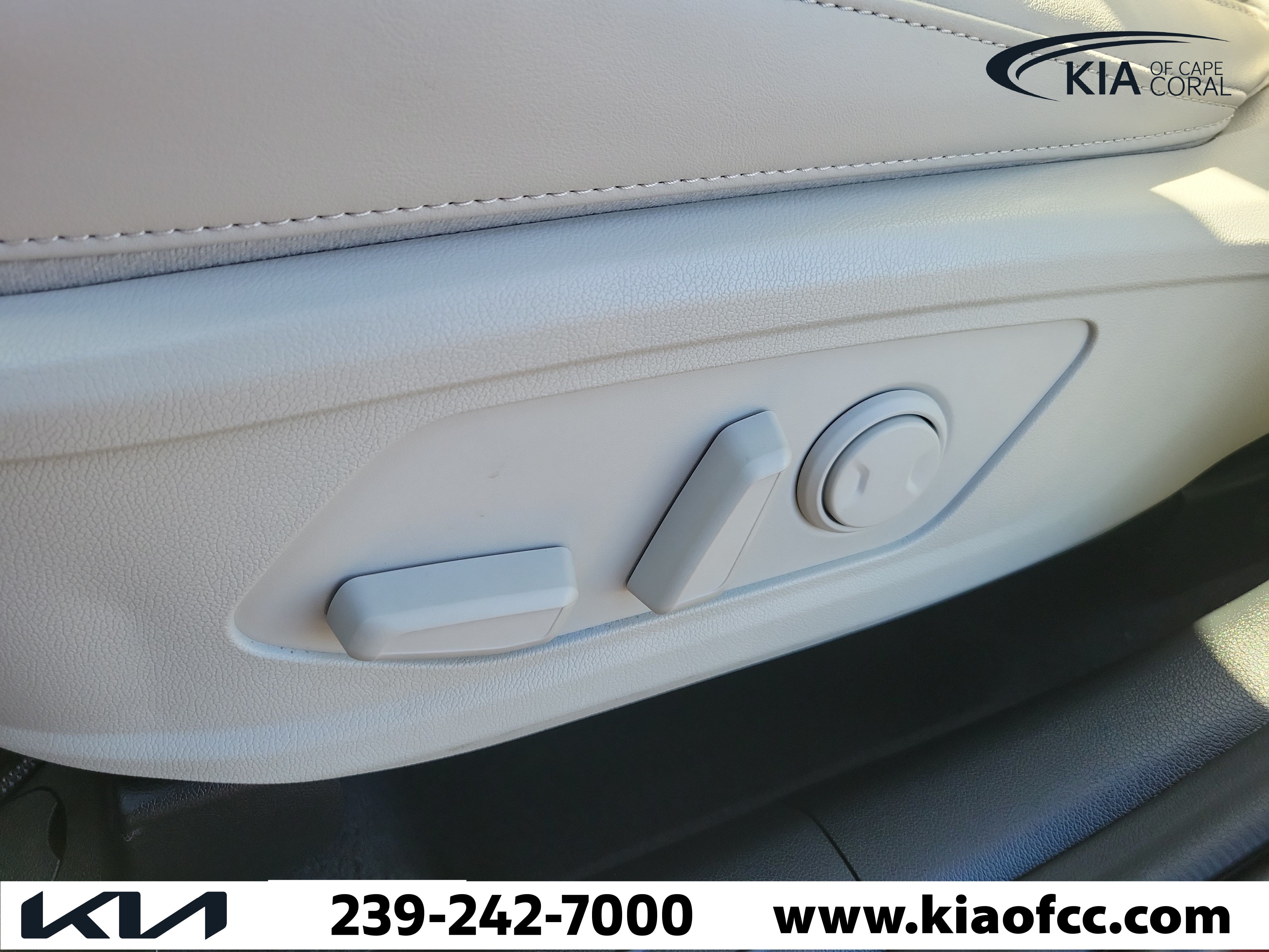 Certified 2025 Kia Sorento S w/ Panoramic Sunroof Package FWD image 22