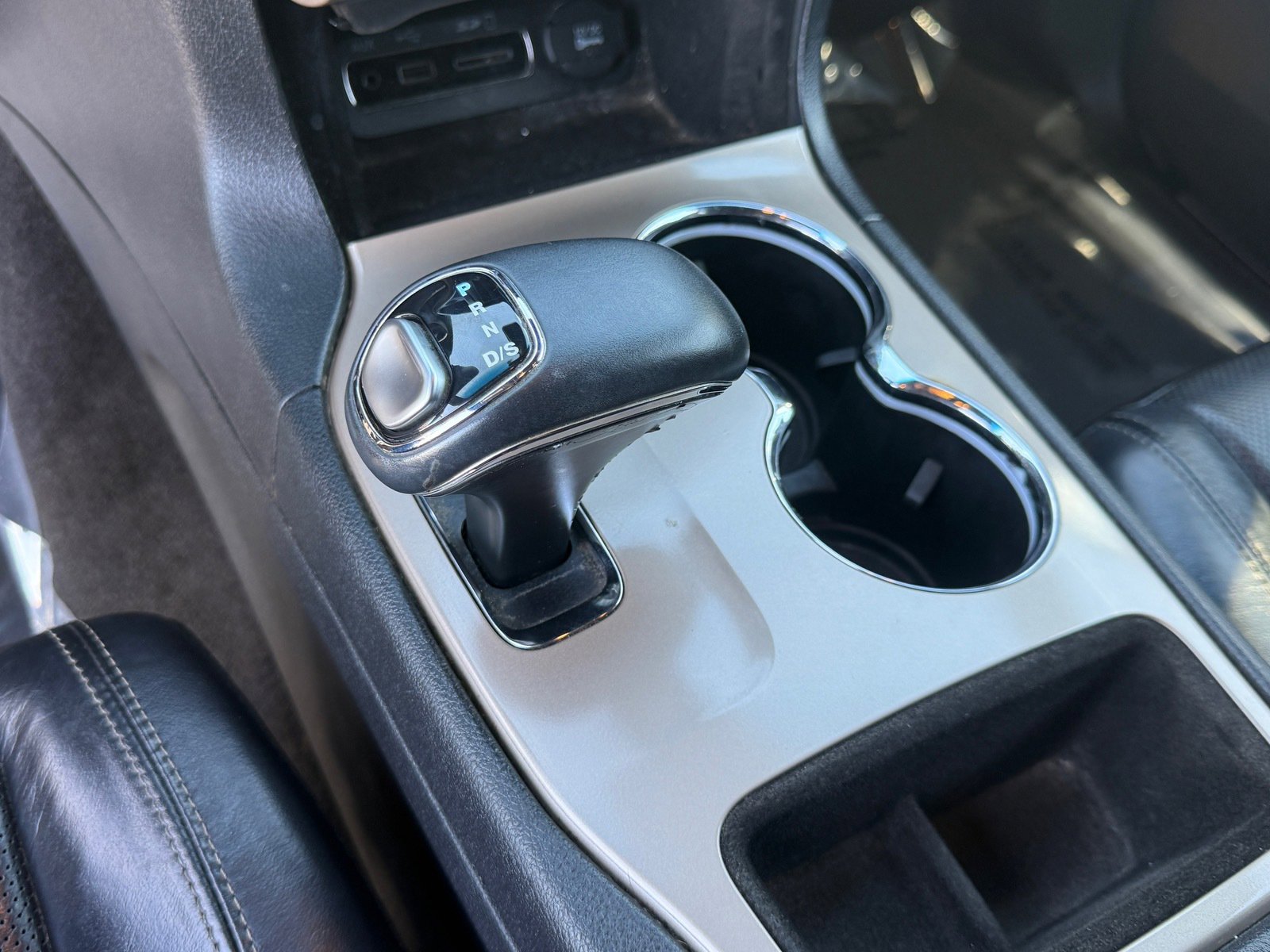 Used 2015 Jeep Grand Cherokee Limited w/ Luxury Group II image 24