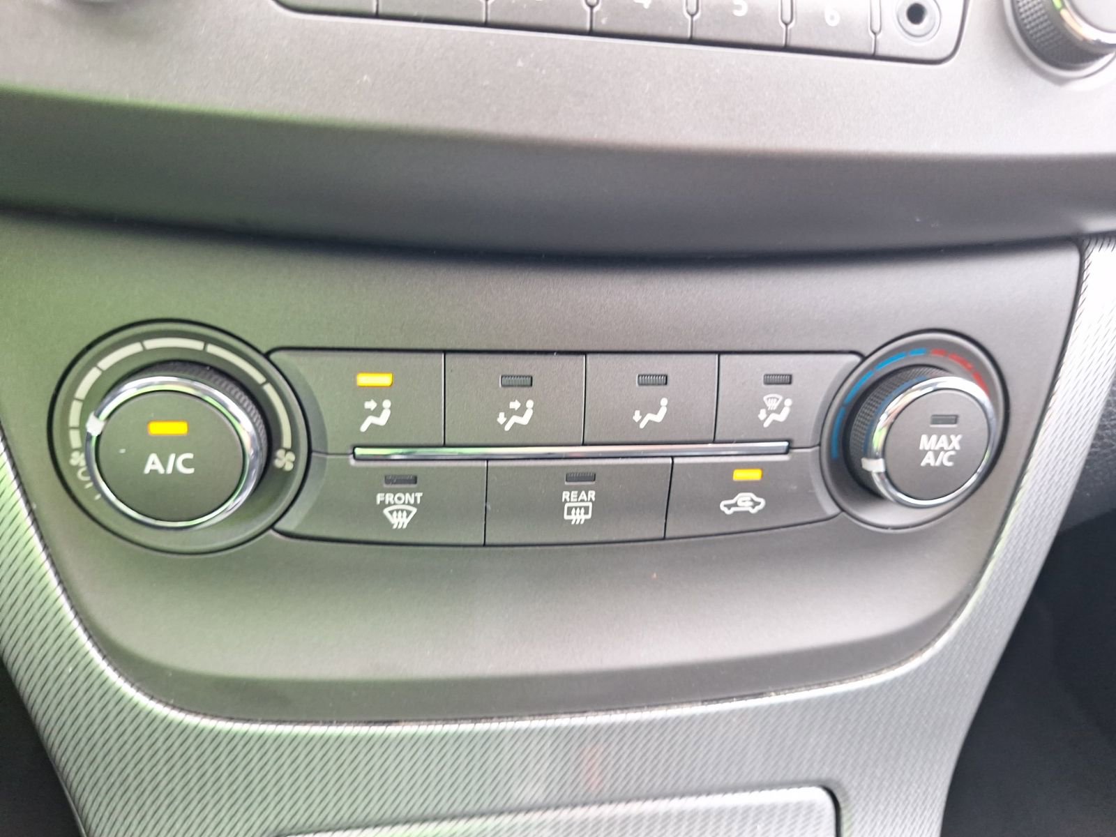 Used 2014 Nissan Sentra SR w/ SR Driver Package image 26