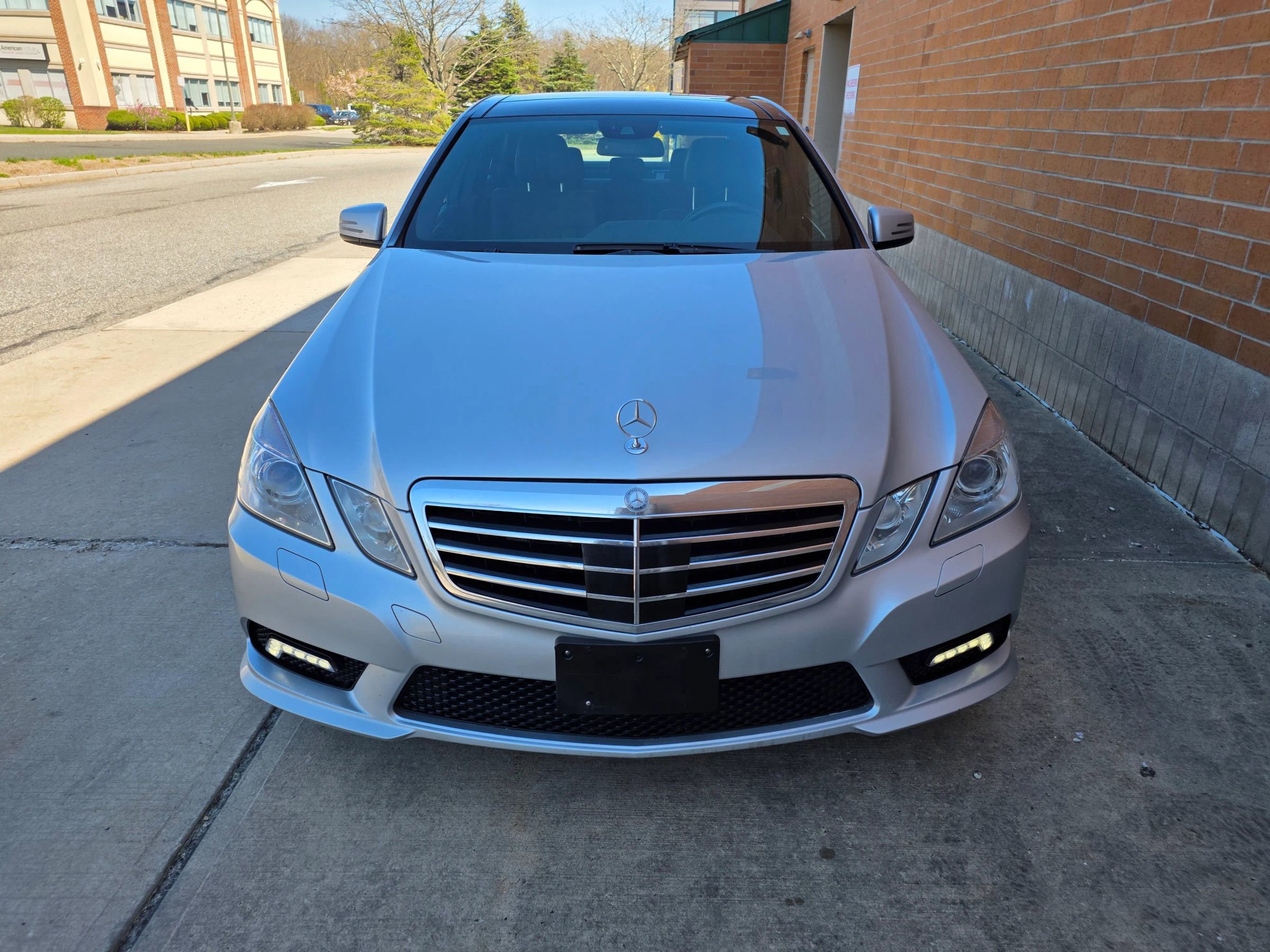 Used 2011 Mercedes-Benz E 550 4MATIC Sedan image 2