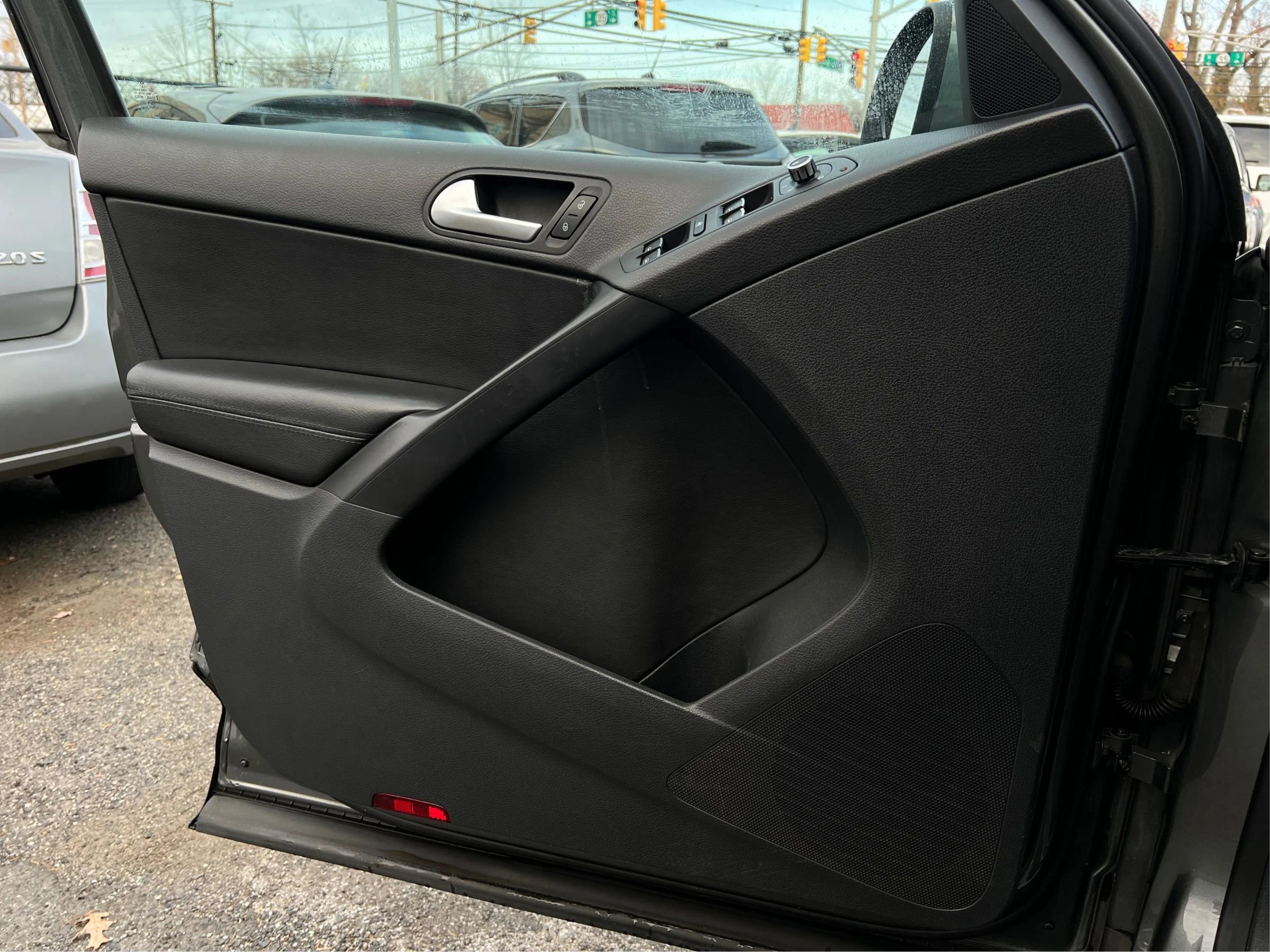 Used 2012 Volkswagen Tiguan S image 20