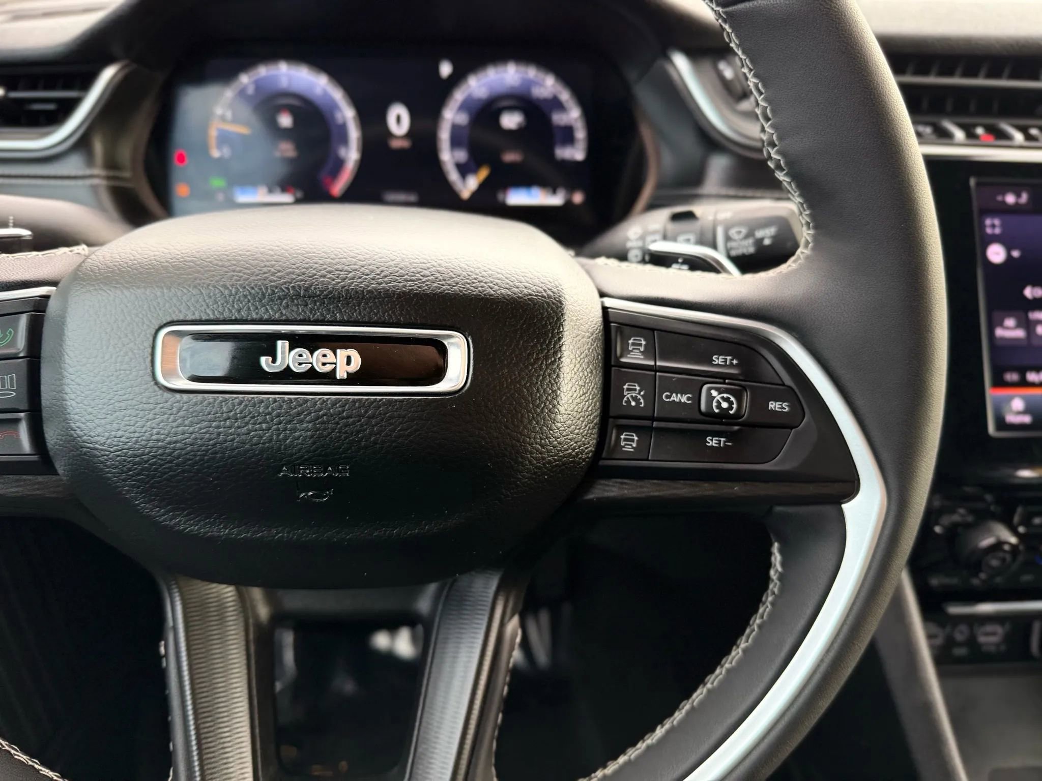 Used 2024 Jeep Grand Cherokee L Altitude AWD/4WD image 33