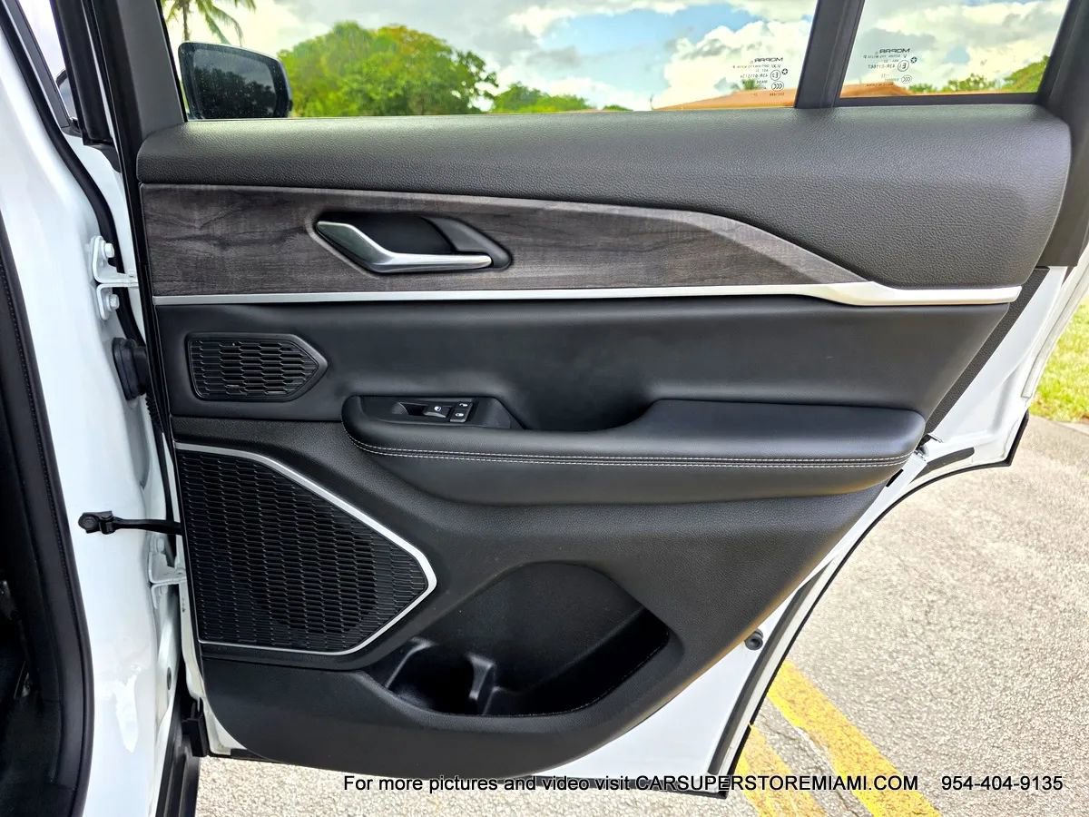 Used 2022 Jeep Grand Cherokee Limited 4xe image 41