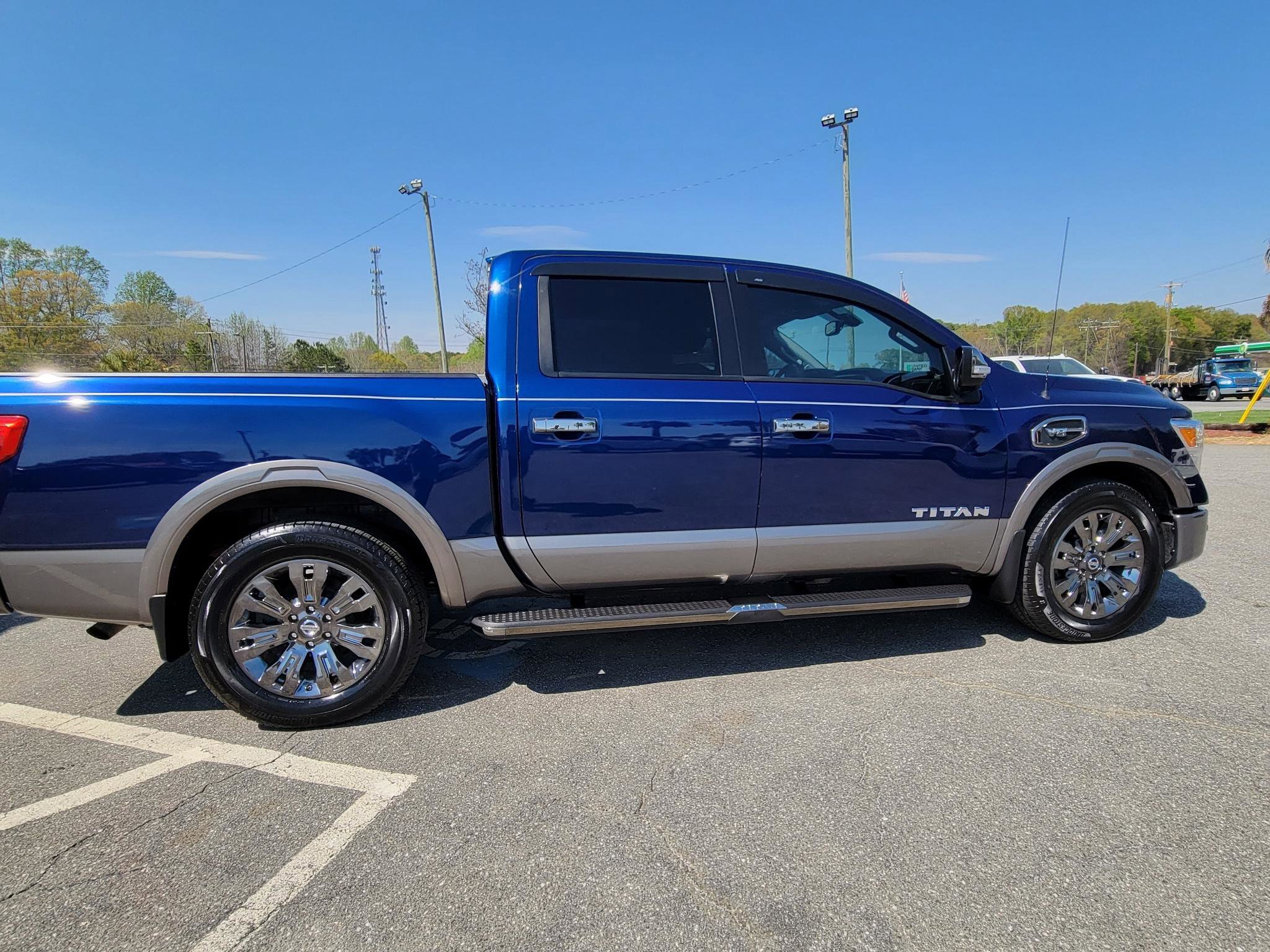 Used 2017 Nissan Titan Platinum Reserve RWD image 19