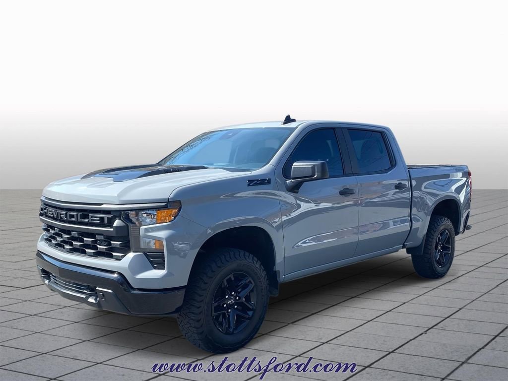 Used 2025 Chevrolet Silverado 1500 Custom Trail Boss w/ Dark Appearance Package image 3