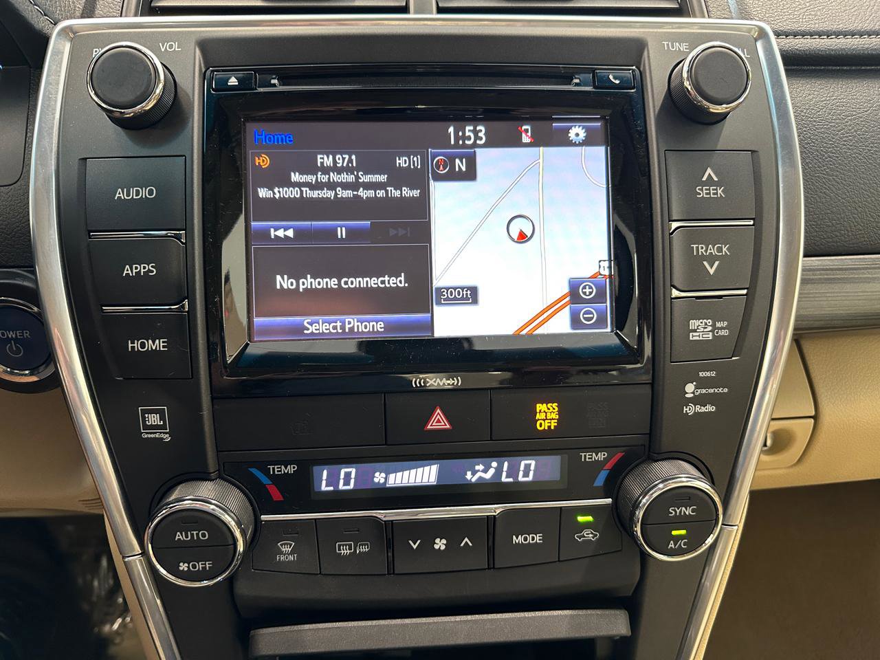 Used 2015 Toyota Camry XLE w/ Moonroof Package image 33