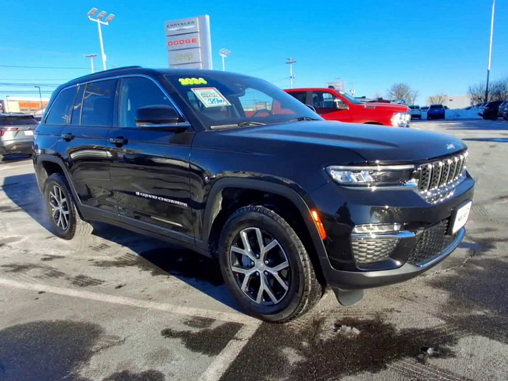 Used 2024 Jeep Grand Cherokee Limited image 2