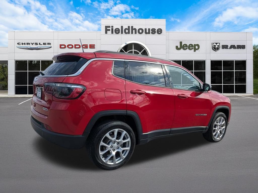 Used 2024 Jeep Compass Latitude AWD/4WD image 11