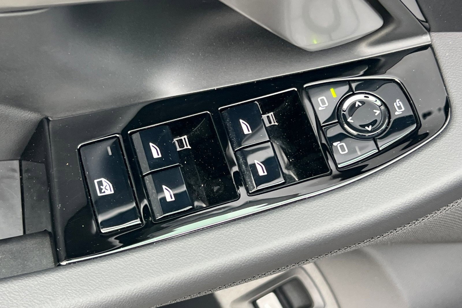 Used 2026 BMW 530i w/ M Sport Package image 14