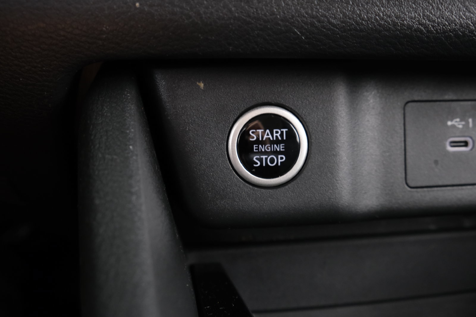 Used 2023 Nissan Rogue S AWD/4WD image 19