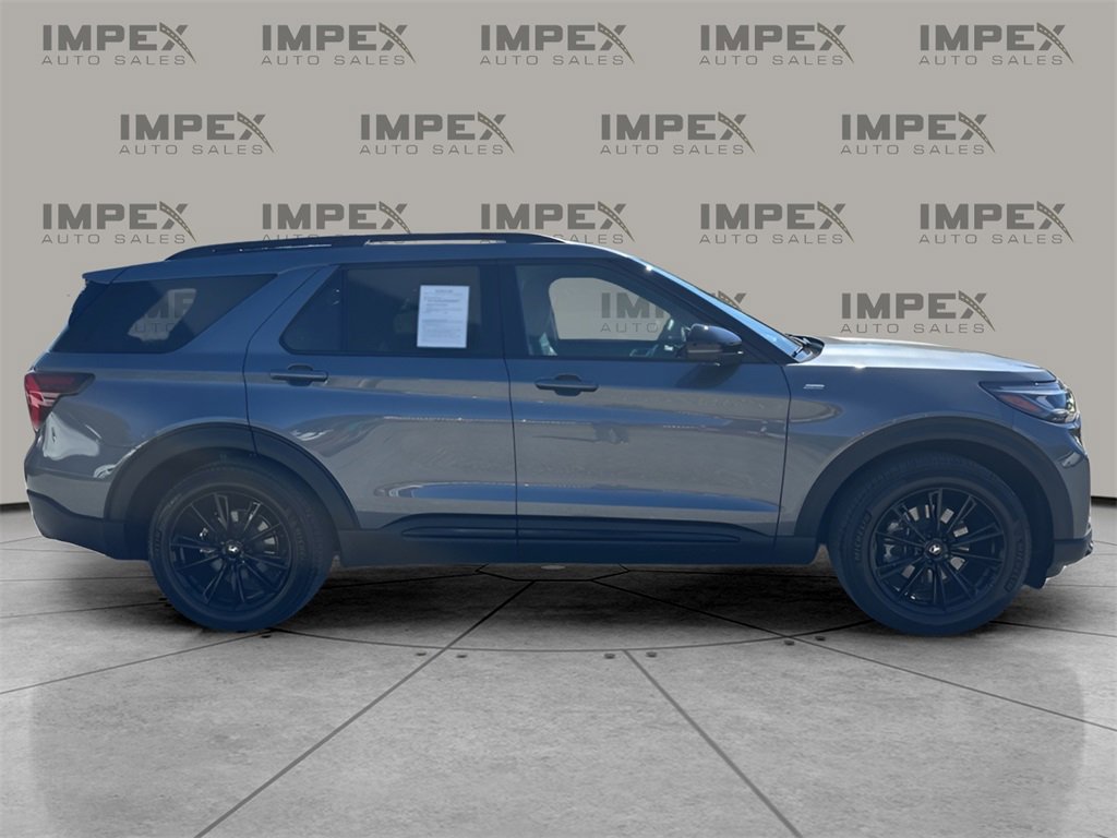 Used 2025 Ford Explorer ST-Line w/ Premium Package image 6