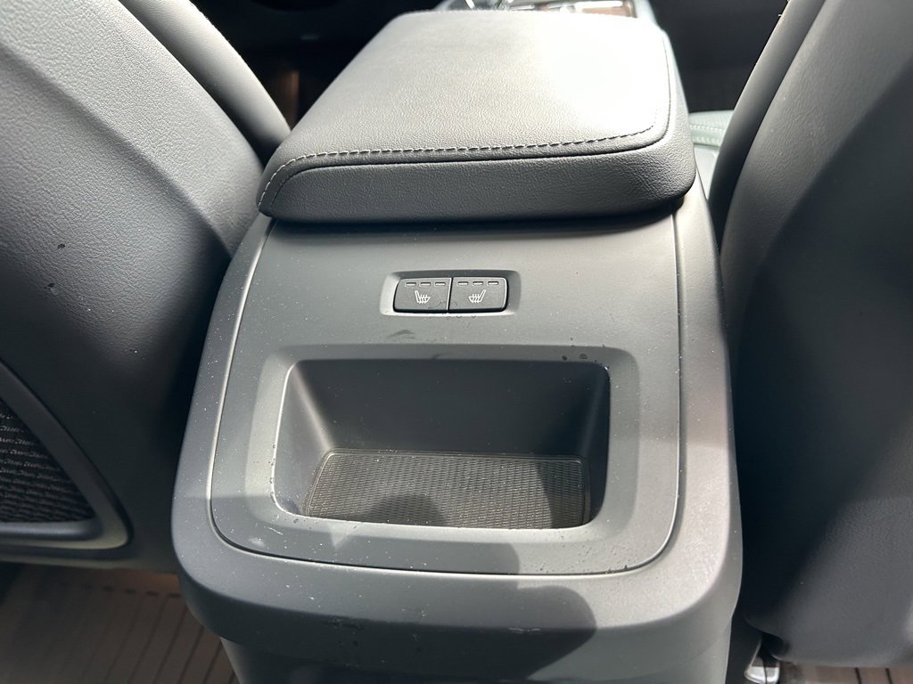 Certified 2024 Volvo XC60 T8 Ultimate w/ Protection Package Premier image 18
