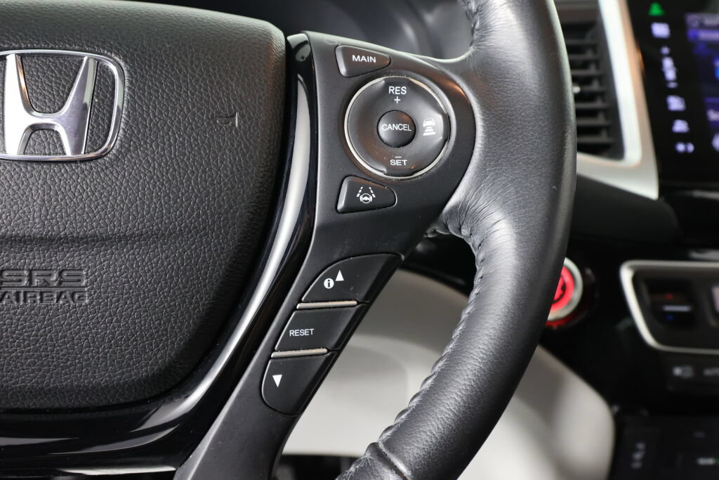 Used 2016 Honda Pilot Touring image 36