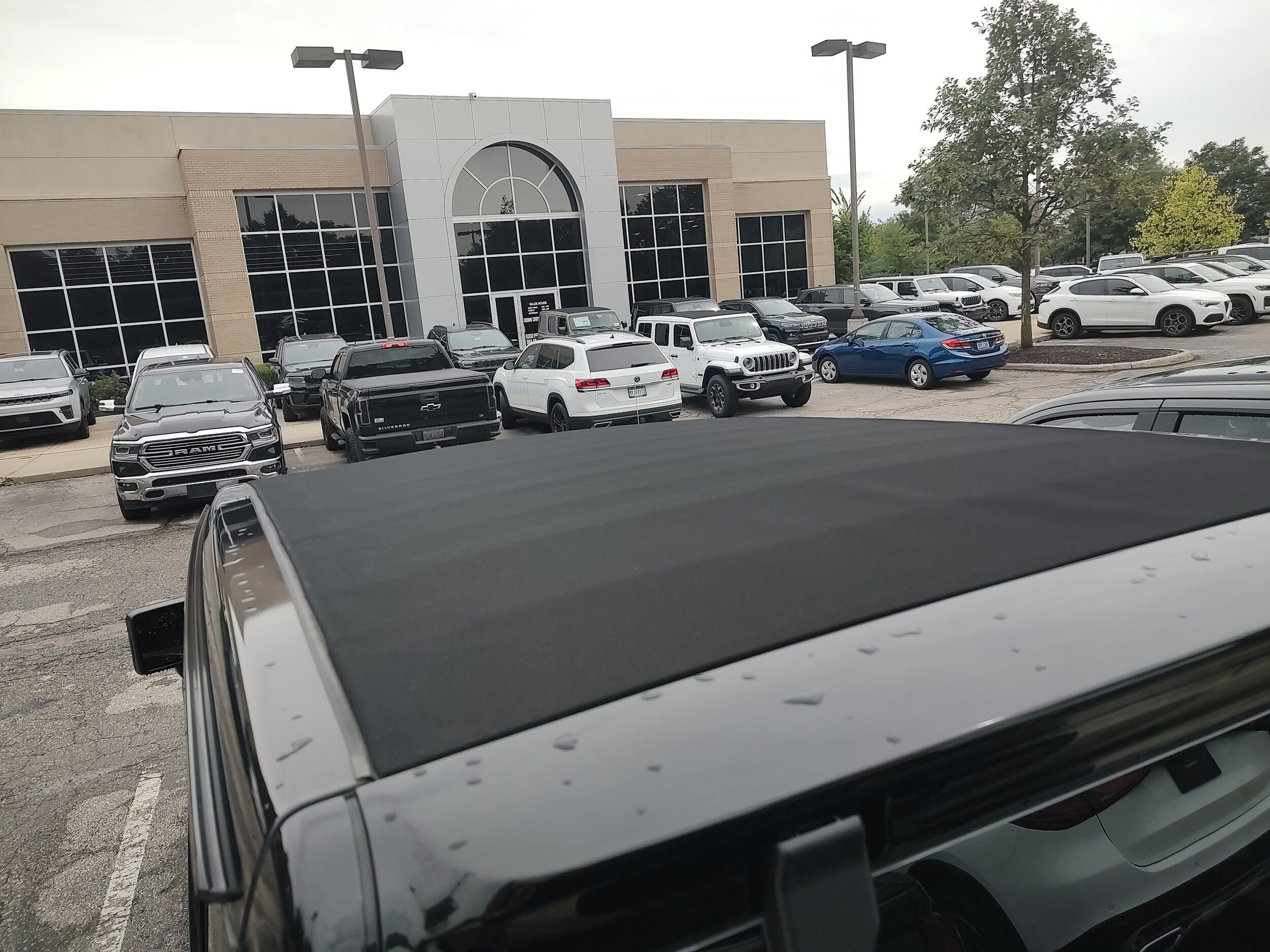 Certified 2023 Jeep Wrangler Unlimited Sahara w/ Cold Weather Group AWD/4WD image 5