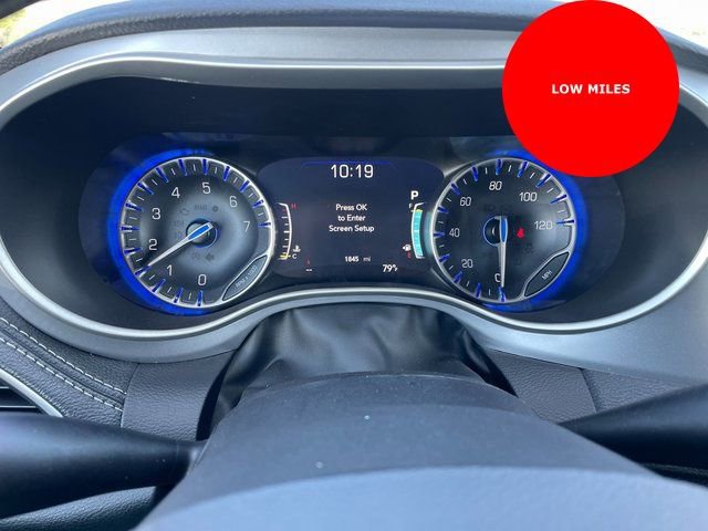 Used 2024 Chrysler Pacifica Touring image 11