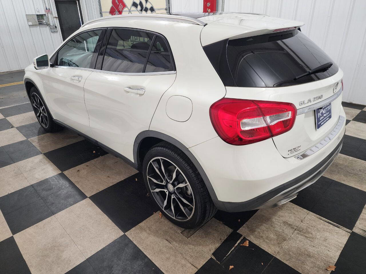 Used 2017 Mercedes-Benz GLA 250 4MATIC w/ Premium Package image 6