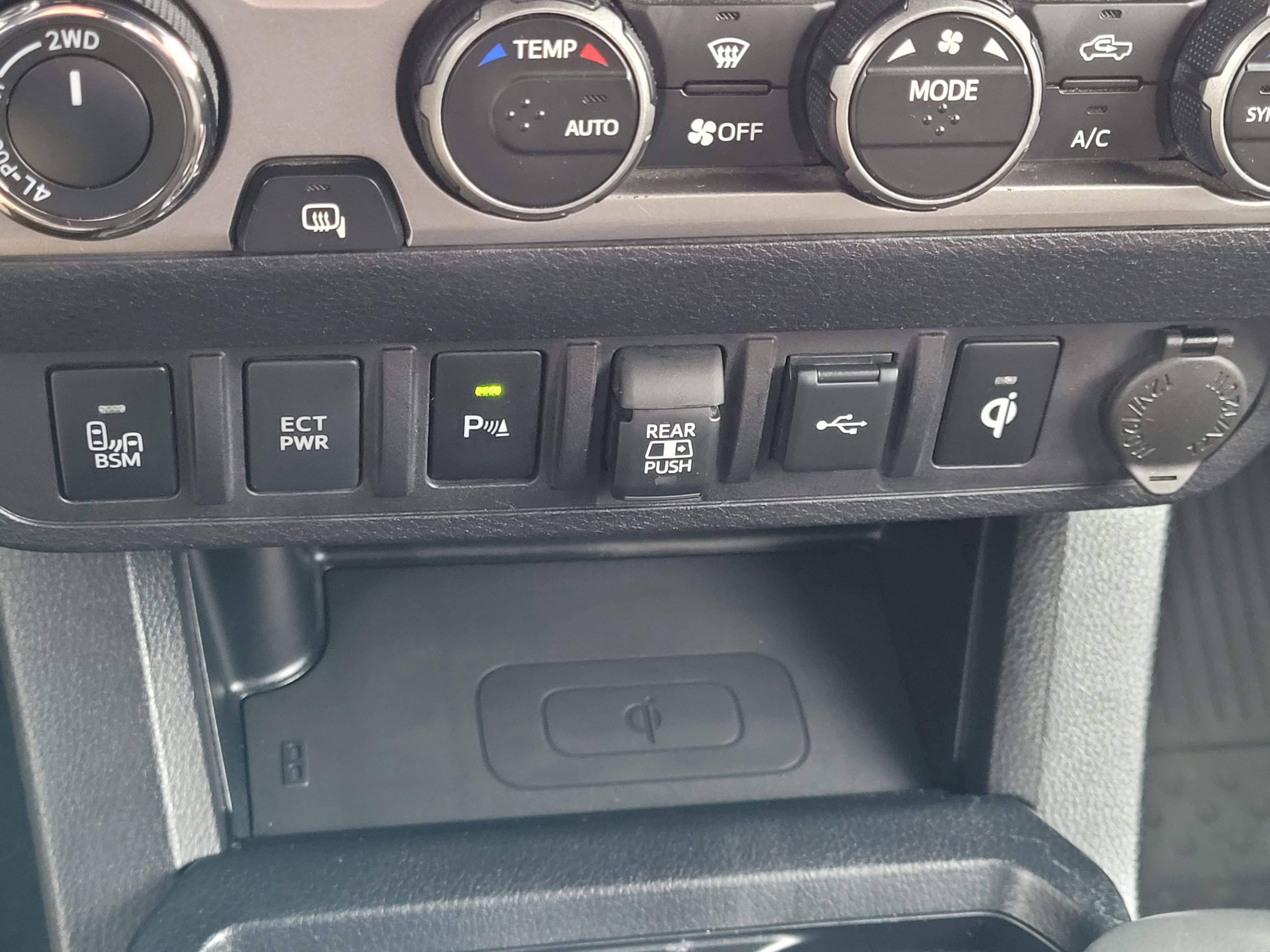 Used 2020 Toyota Tacoma Limited image 23