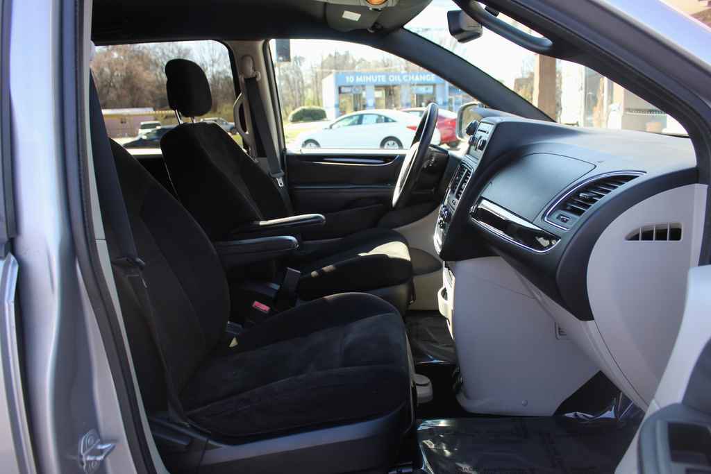 Used 2015 Dodge Grand Caravan SE image 27
