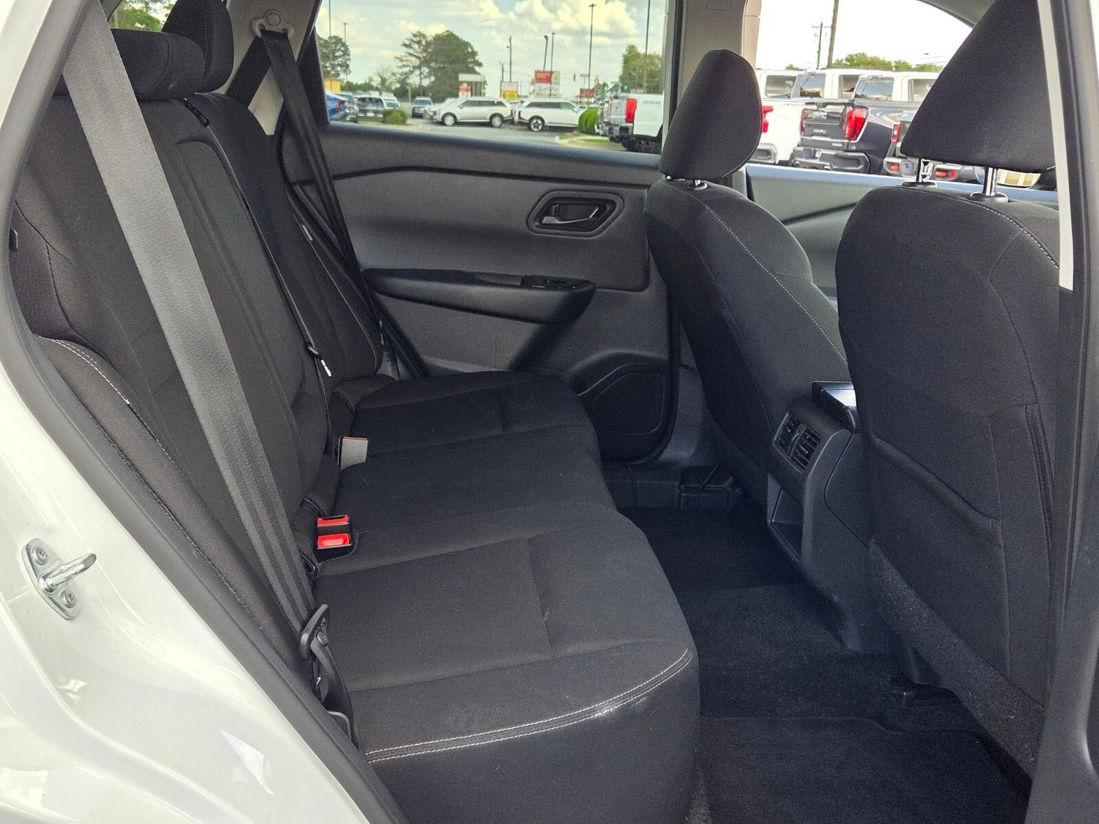 Used 2024 Nissan Rogue S image 15