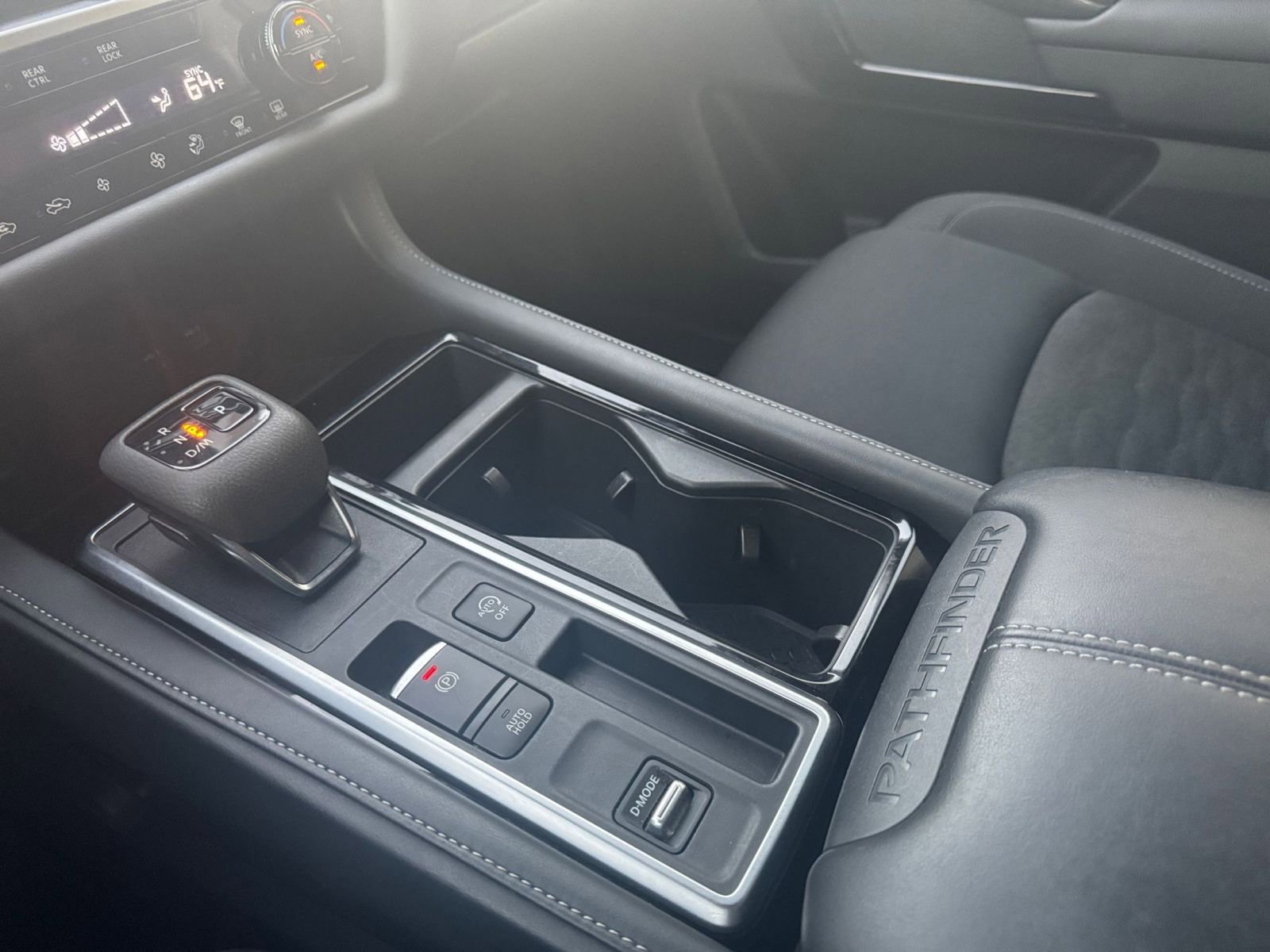 Used 2025 Nissan Pathfinder SV image 43