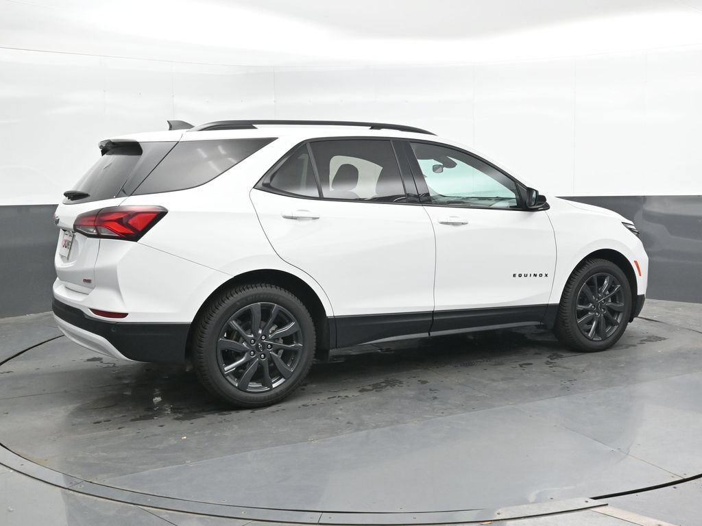 Used 2024 Chevrolet Equinox RS FWD image 2