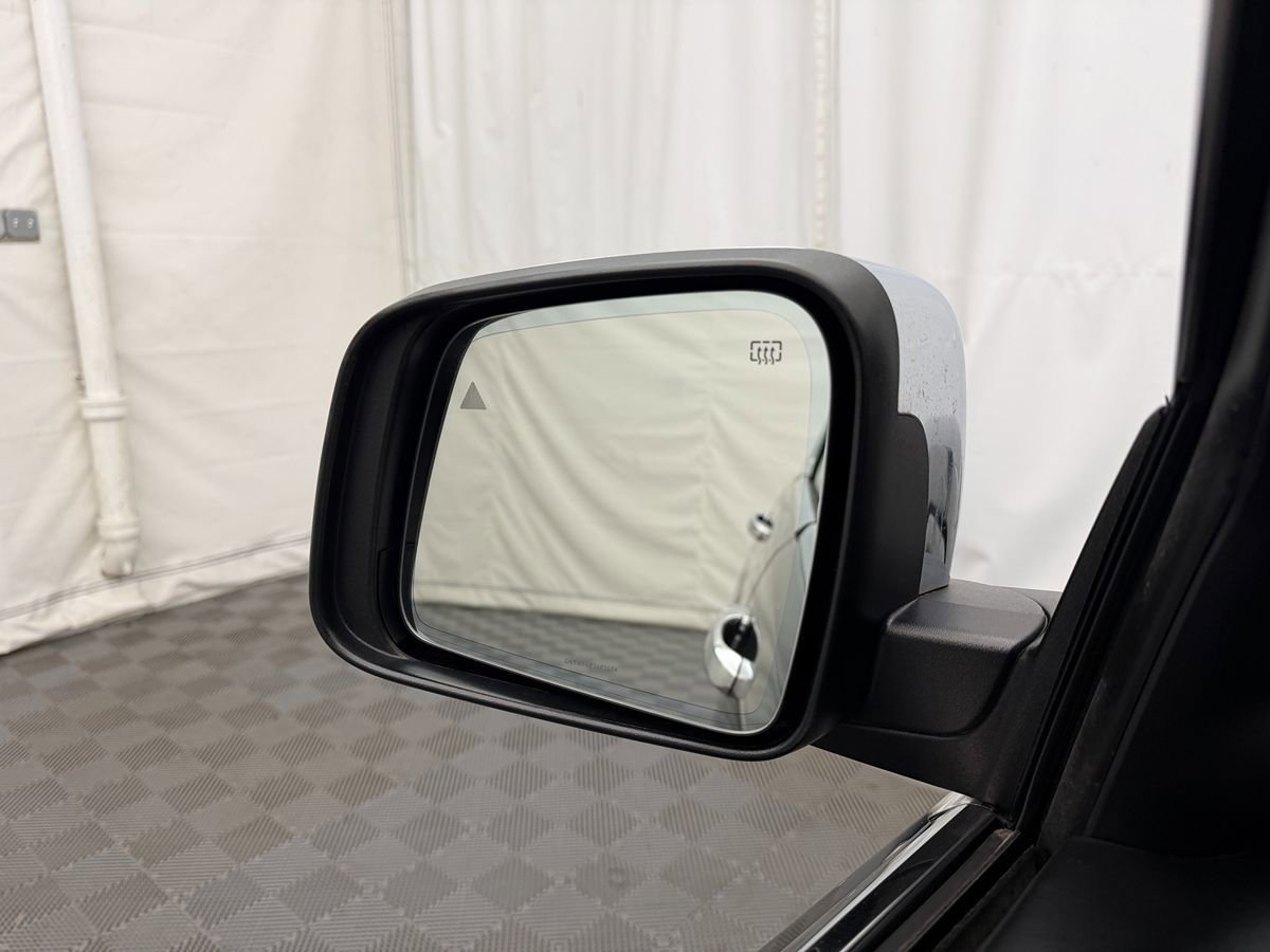 Used 2013 Jeep Grand Cherokee Overland w/ Advance Technology Group image 13