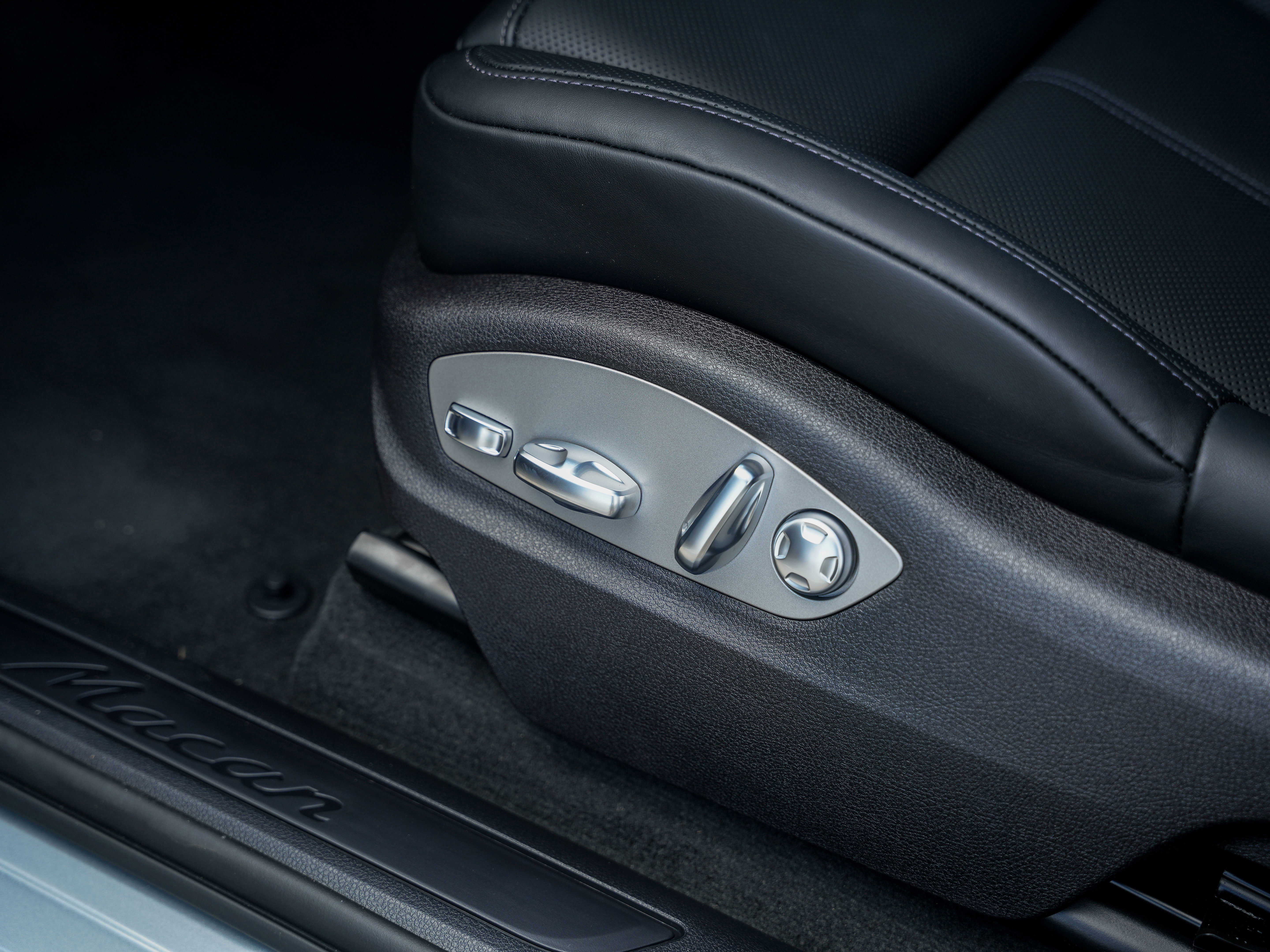 New 2026 Porsche Macan image 17