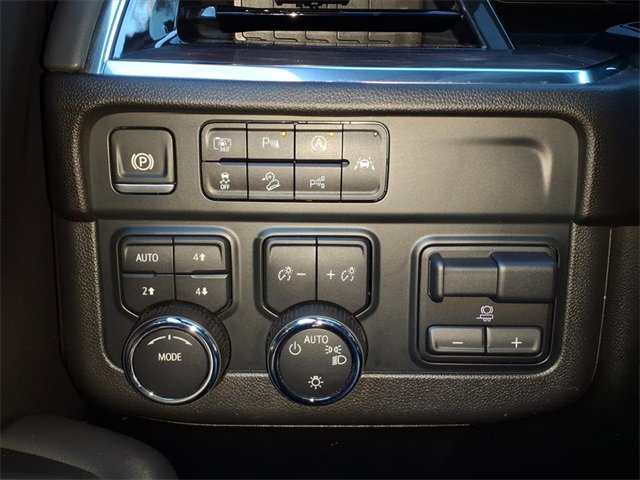 Used 2025 Chevrolet Suburban LT w/ Sun And Tow Package image 11