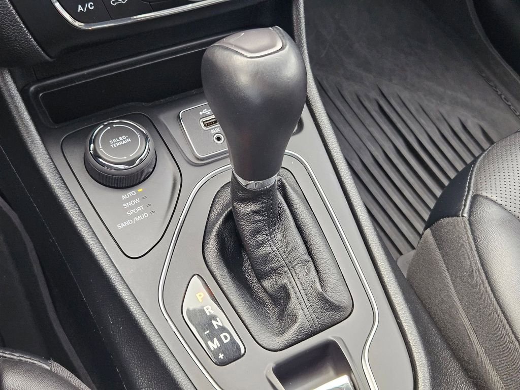 Used 2022 Jeep Cherokee Latitude Lux w/ Mopar Interior Package image 18