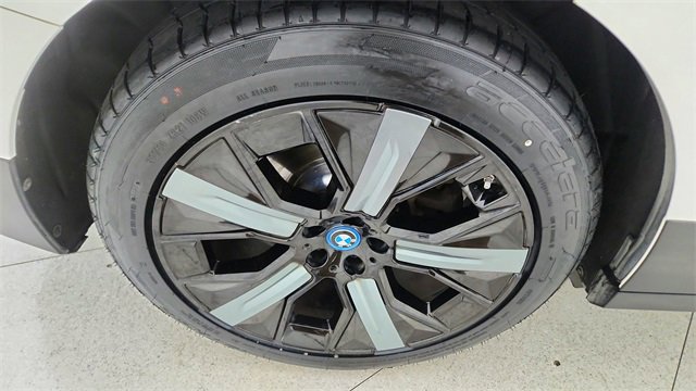 Used 2022 BMW iX xDrive50 w/ Premium Package image 57