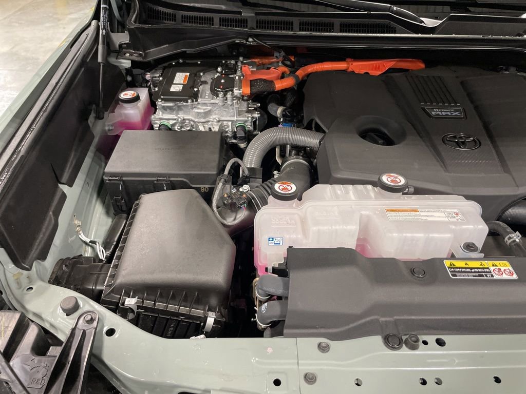 Used 2025 Toyota Sequoia SR5 AWD/4WD image 31