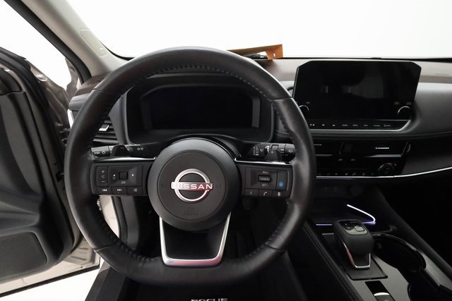 Used 2022 Nissan Rogue Platinum w/ Head-Up Display Package image 12