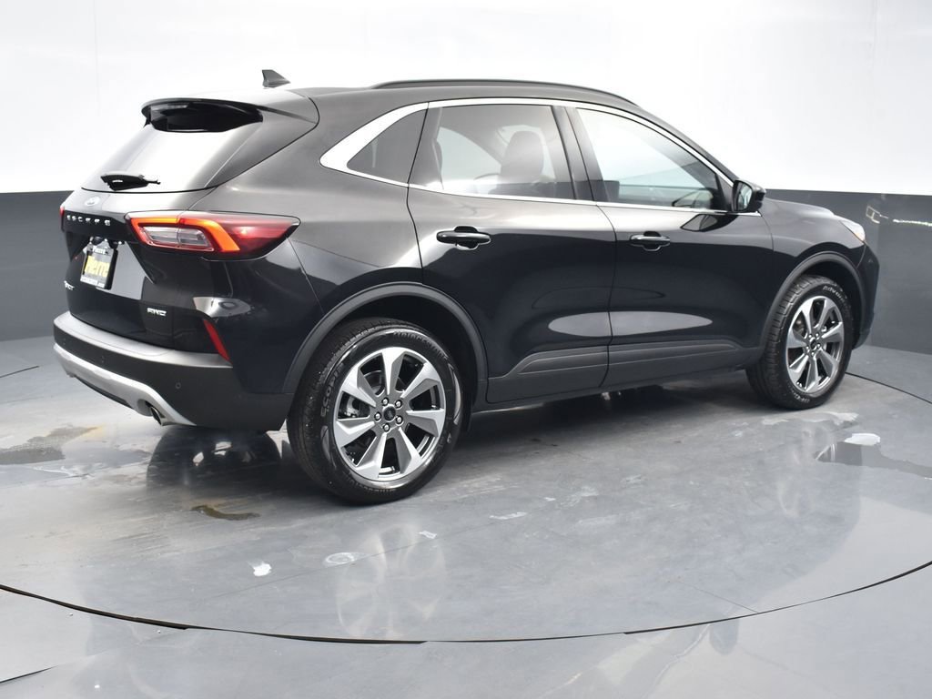 Used 2024 Ford Escape Platinum image 4