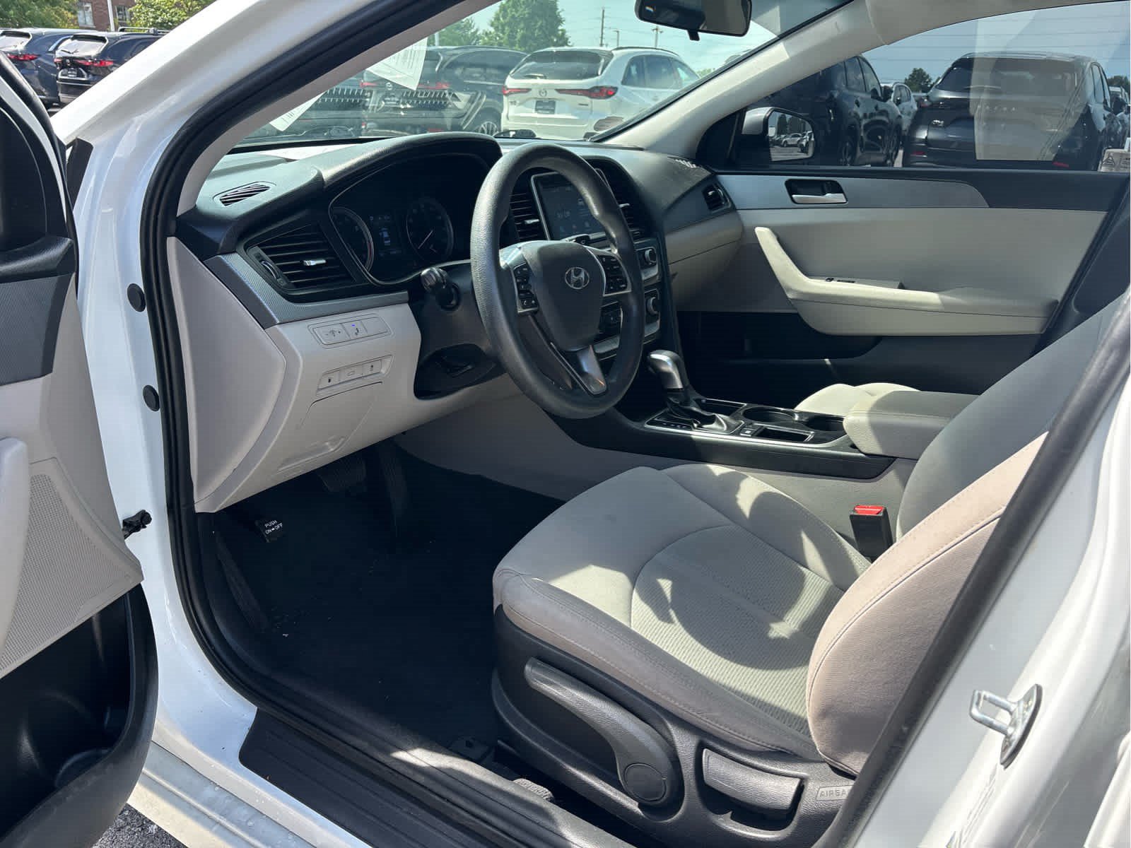 Used 2018 Hyundai Sonata SE w/ Winter Weather Package FWD image 6