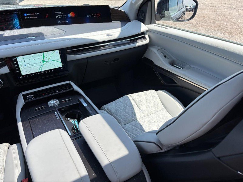 New 2026 Lincoln Navigator Black Label AWD/4WD image 14
