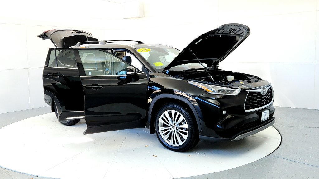 Used 2025 Toyota Highlander Platinum AWD/4WD image 12