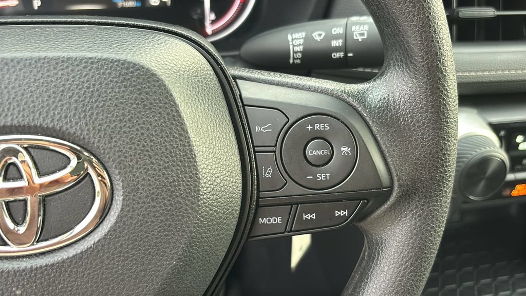 Used 2025 Toyota RAV4 LE AWD/4WD image 16