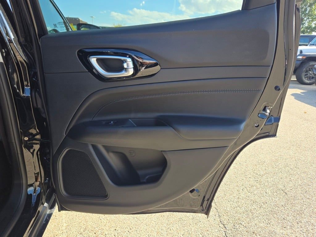 New 2026 Jeep Compass Latitude image 12