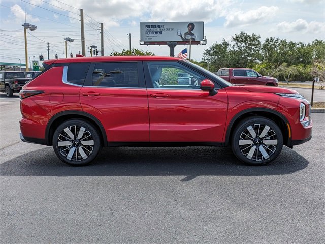 New 2025 Mitsubishi Outlander SE image 4