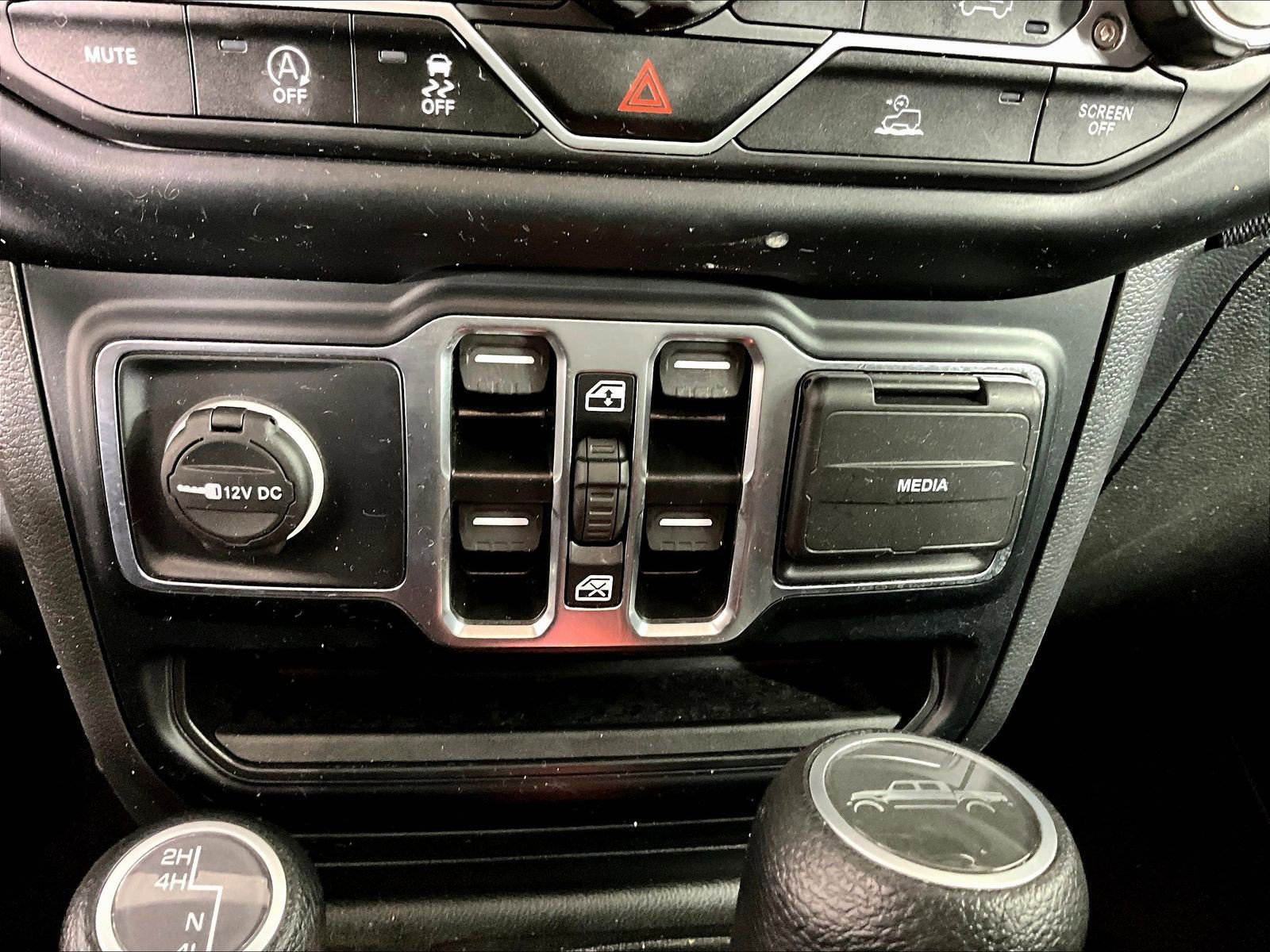 Used 2023 Jeep Gladiator Sport AWD/4WD image 15