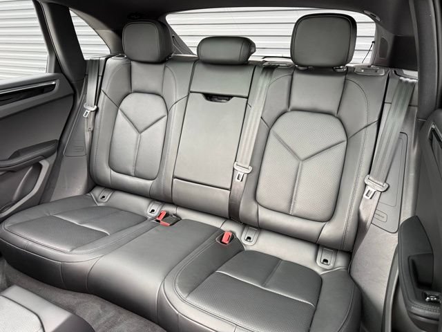 Certified 2026 Porsche Macan AWD/4WD image 24