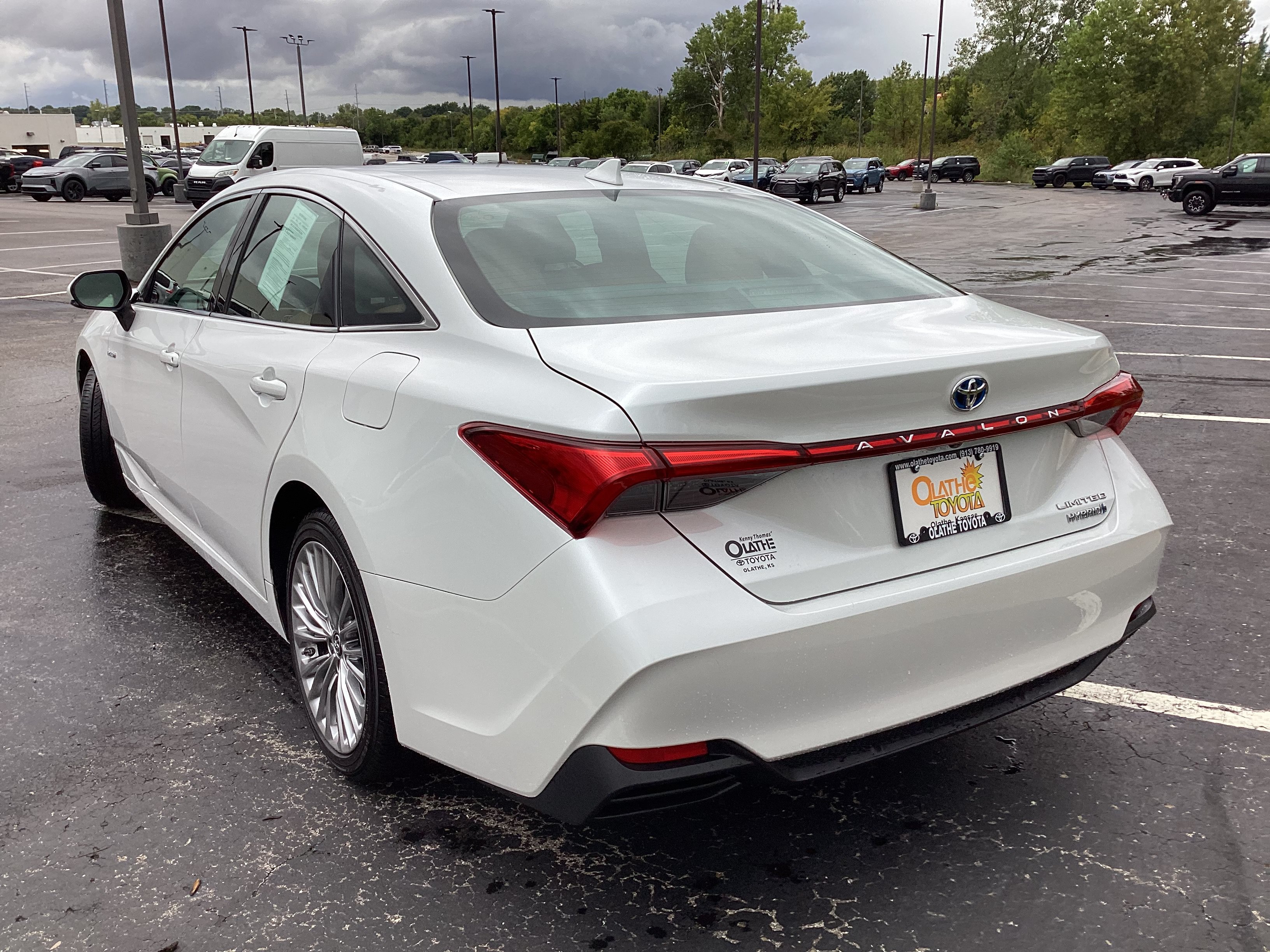 Certified 2019 Toyota Avalon Limited w/ All Weather Liner Package FWD image 26