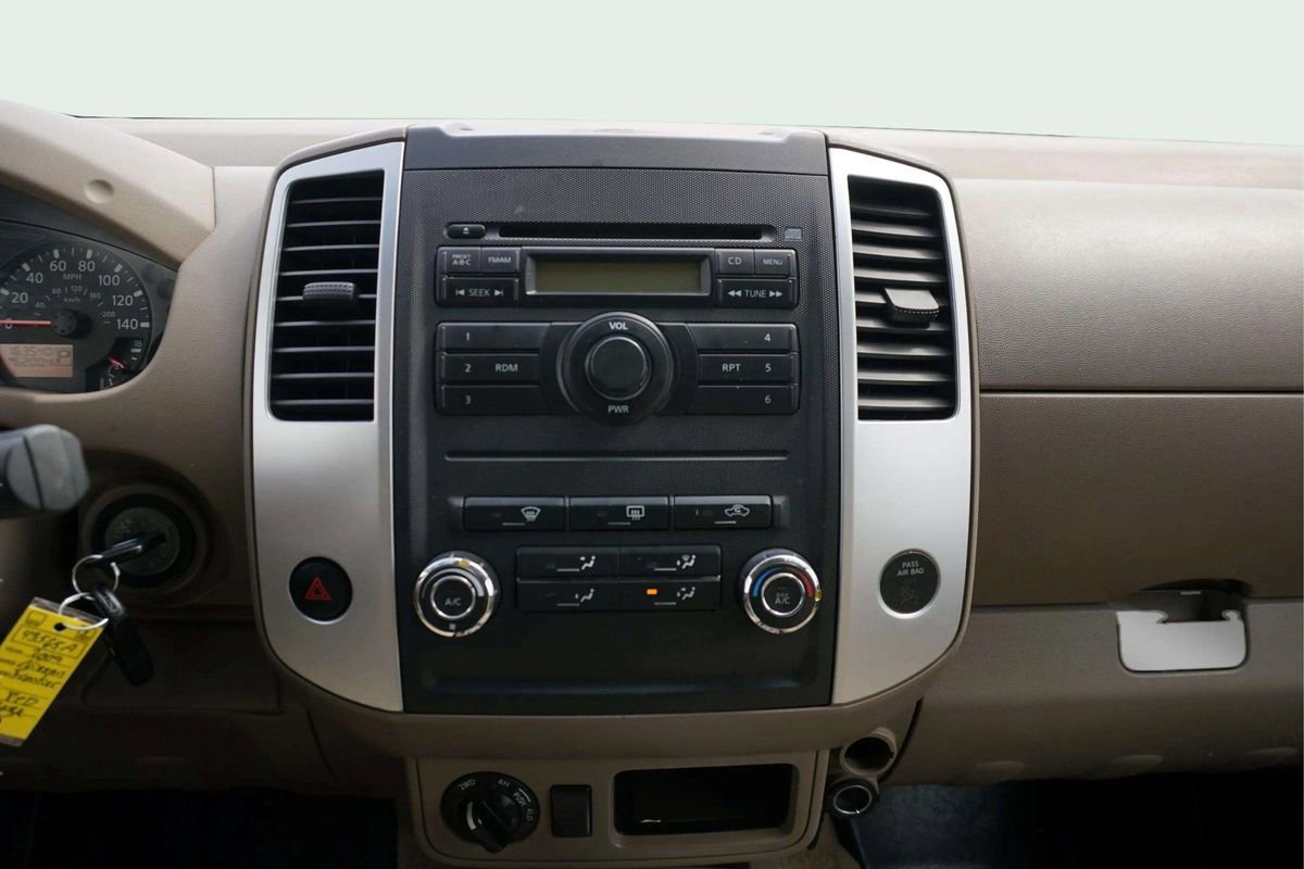 Used 2009 Nissan Frontier SE w/ SE Value Truck Pkg AWD/4WD image 19