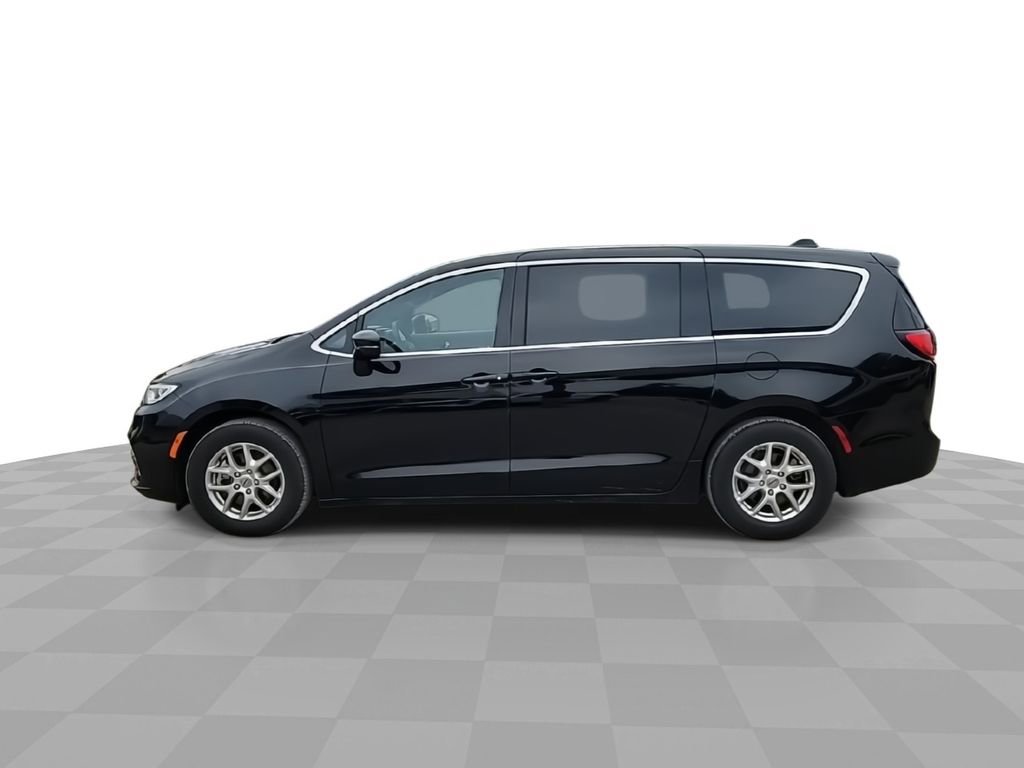 Used 2025 Chrysler Pacifica Select FWD image 5