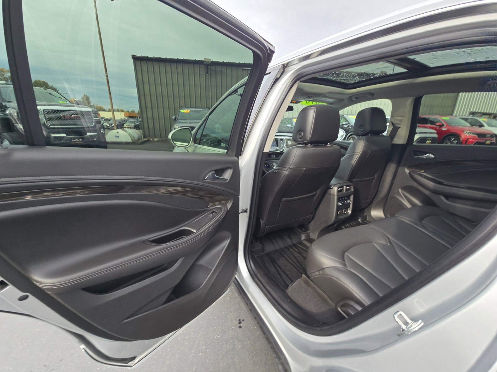 Used 2019 Buick Envision Essence w/ LPO, Active Package image 18