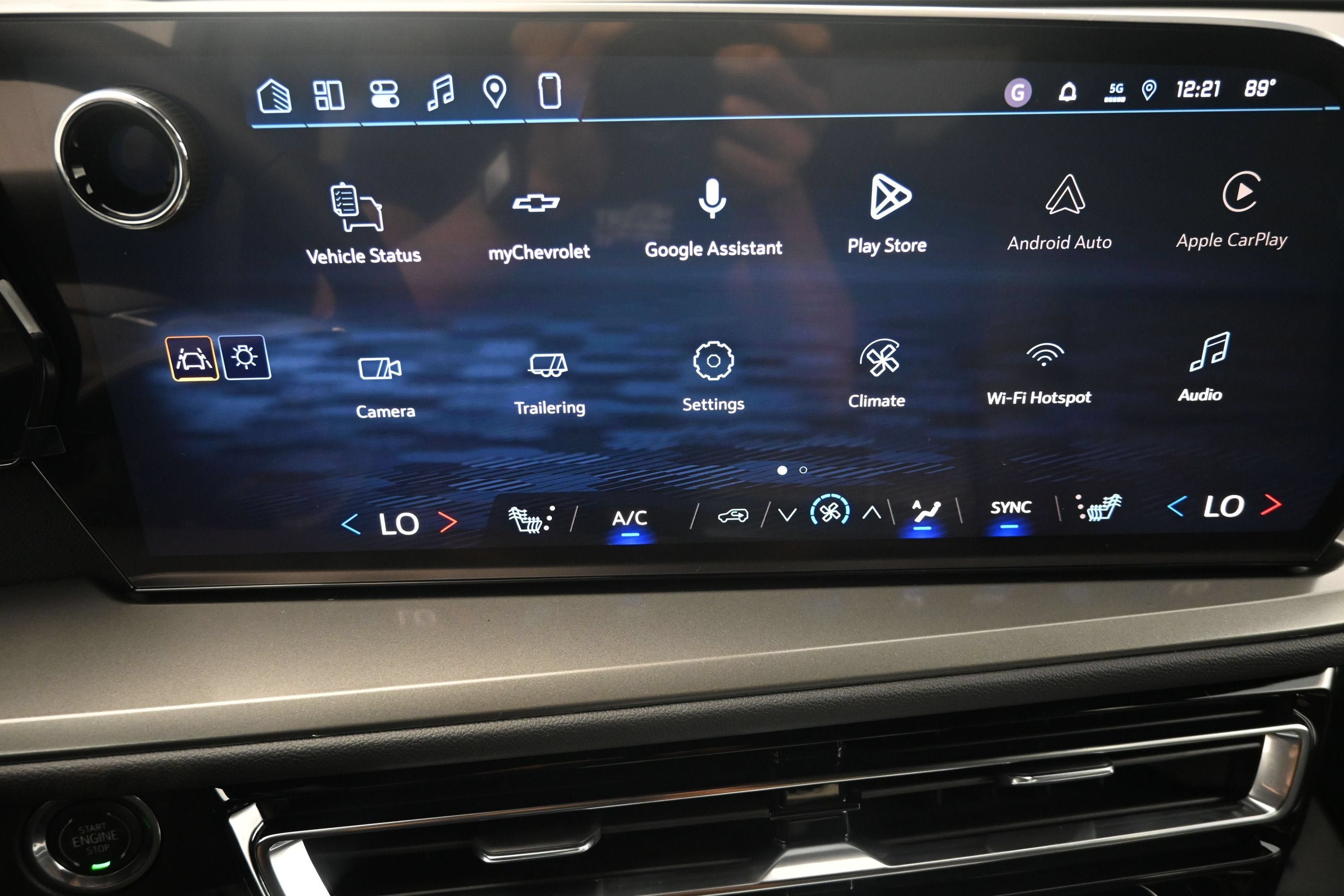 New 2027 Chevrolet Traverse LT w/ Sun and Wheel Package FWD image 16